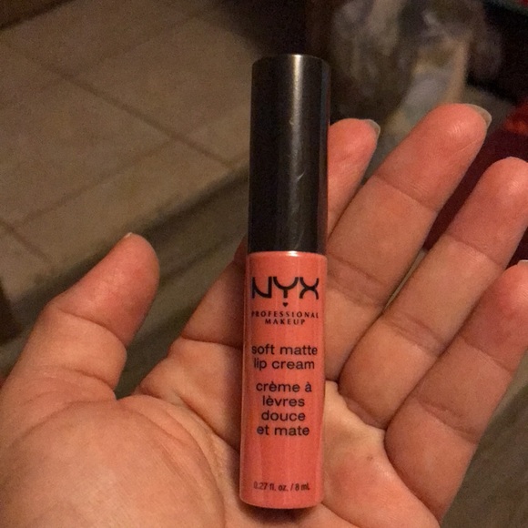 NYX LIP CREAM - Picture 3 of 4